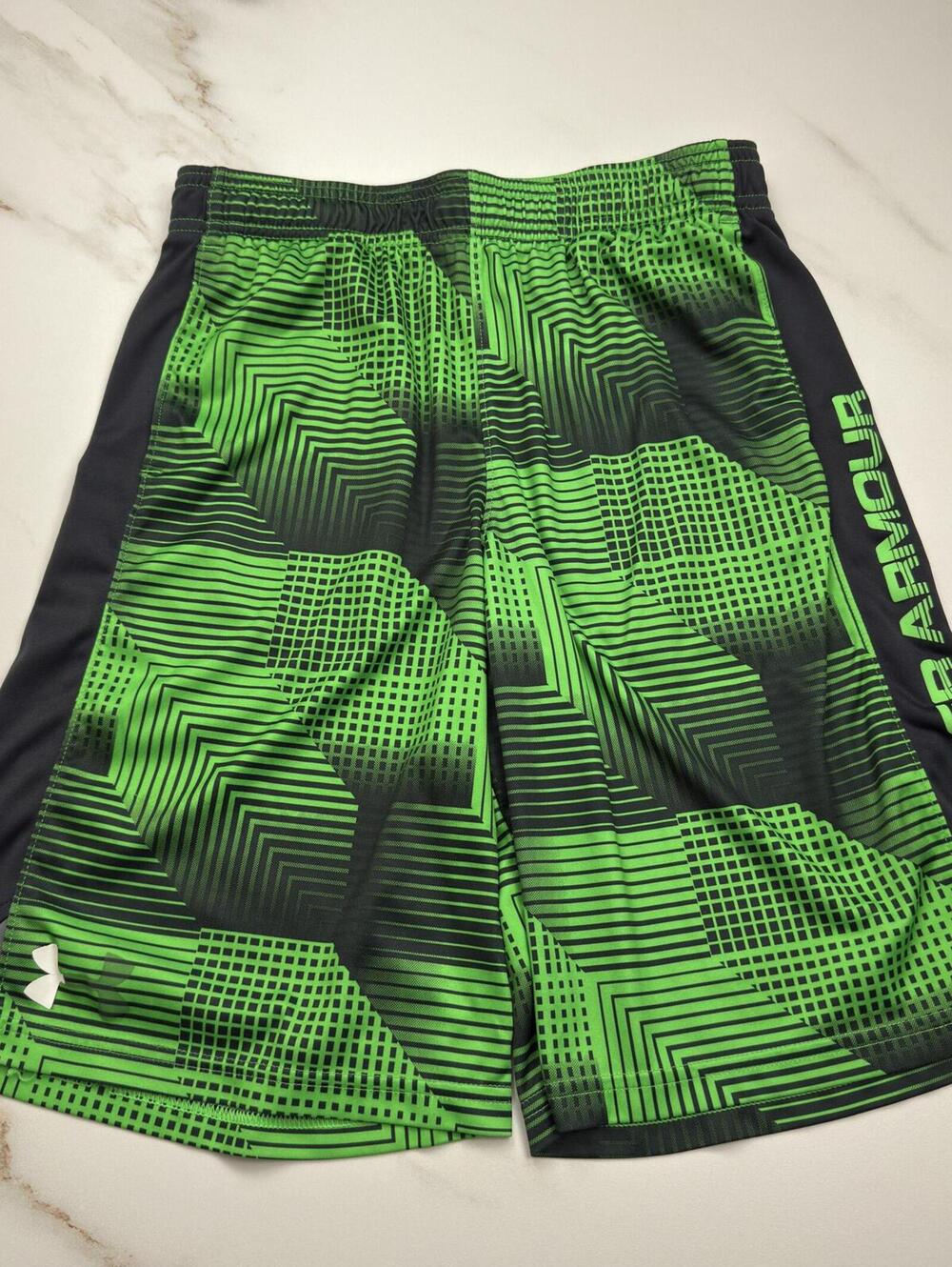 Under Armour Athletic Shorts Green - Boys L